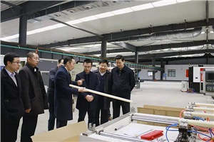 比亞迪股份有限公司副總裁劉煥明、株洲市高新區(qū)管委會(huì)副主任馬立恒、統(tǒng)戰(zhàn)部長(zhǎng)周玉智等領(lǐng)導(dǎo)一行蒞臨我司 指導(dǎo)工作