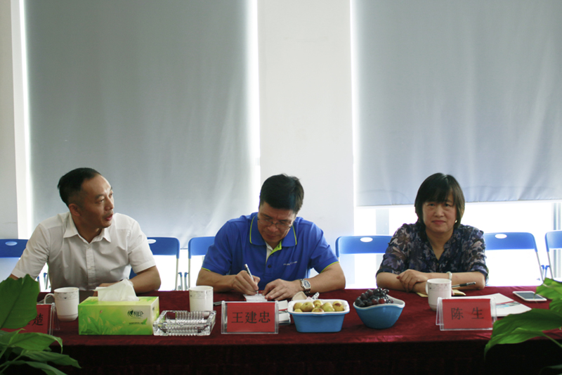 中國氟塑協(xié)會王建忠理事長、陳生秘書長一行蒞臨我司指導(dǎo)工作